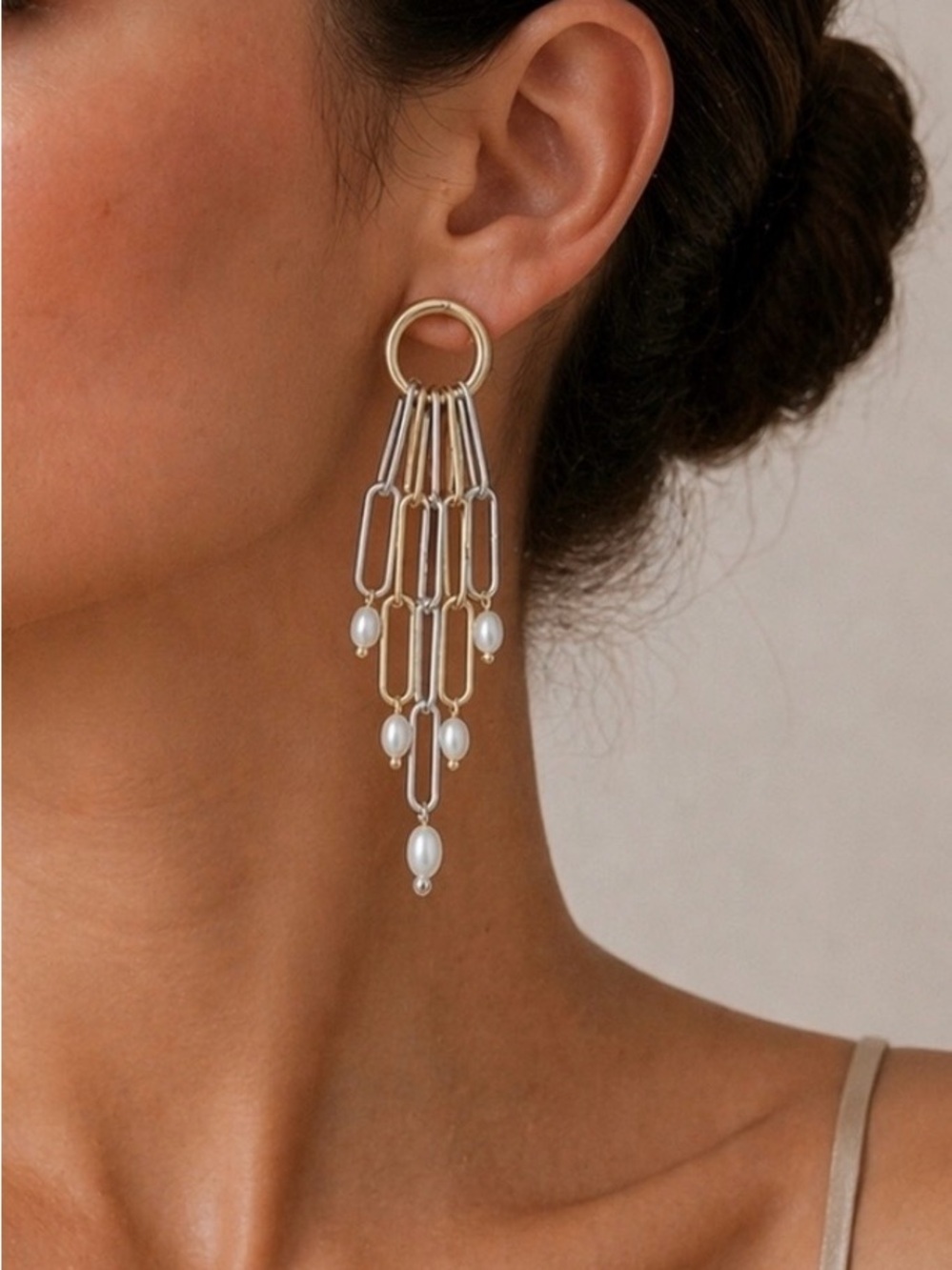 Plunder NWT Women’s Gold and White Pearl Dangle Earrings